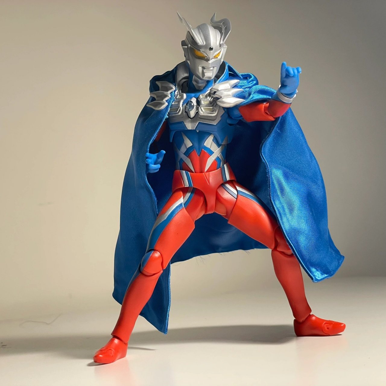 shf 赛罗奥特曼 第三方自制披风 披风完爆万代出的棉被 	 顺便带几张