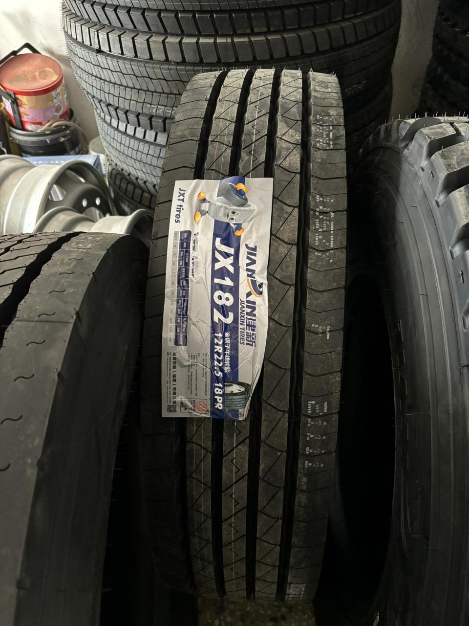 建新轮胎:  新品新花纹    建新182  建新183,适合于前轮 ,全轮使用