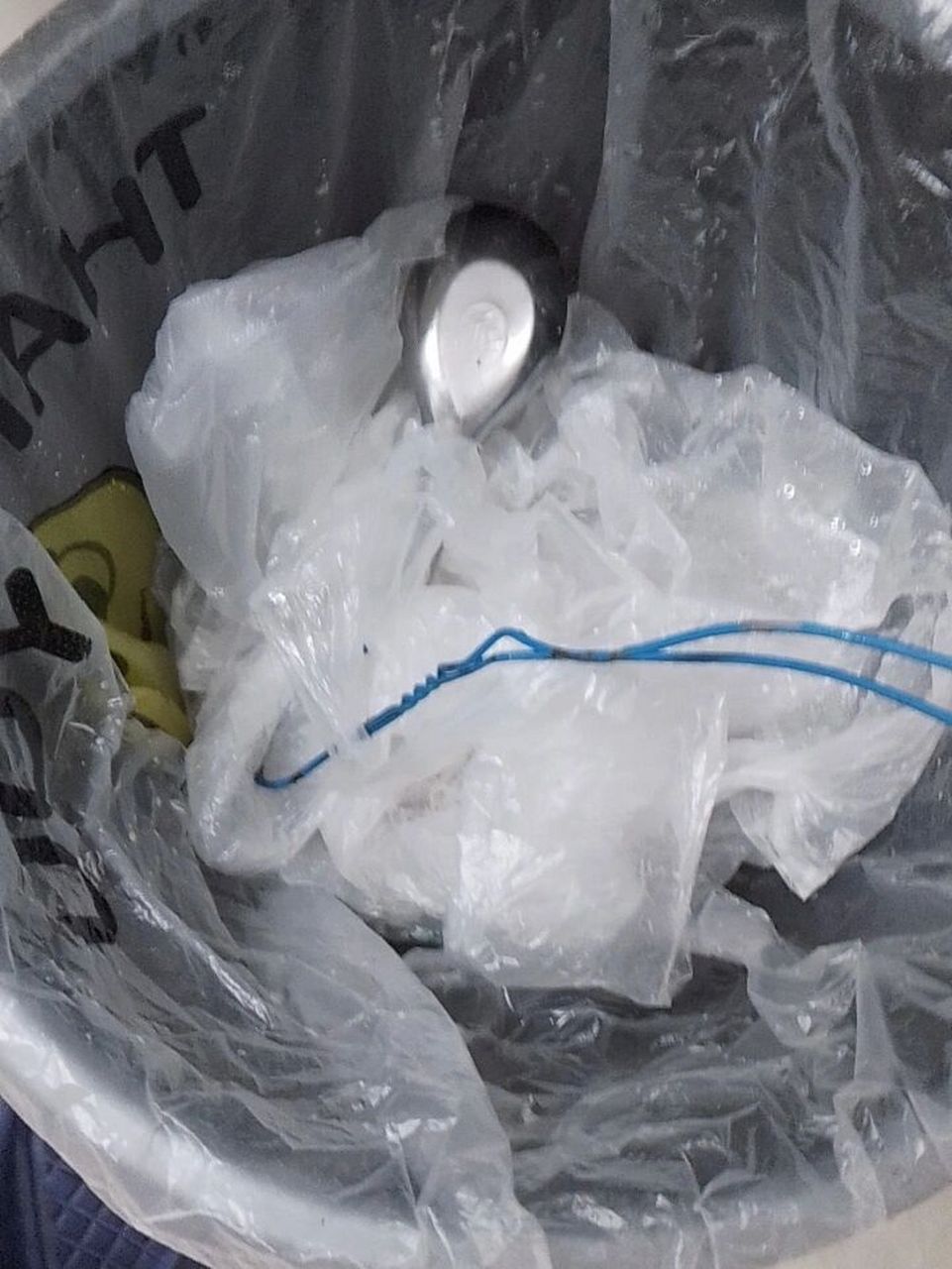 勺子掉马桶里 我解决了 洗碗池的下水管漏了,赶上疫情,不能维修,只能