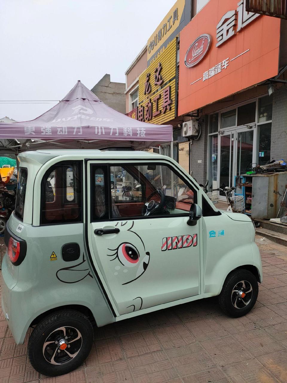 六块电池的金迪方向盘式四轮走一辆,72付83的电池,跑的远,跑的快