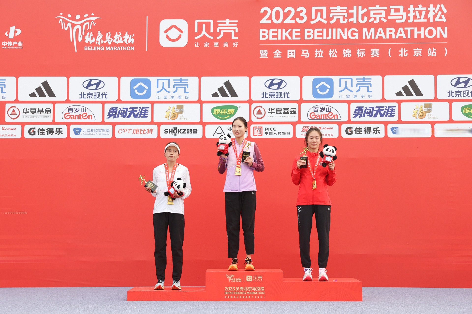 全运会马拉松铜牌得主路颖,在北京马拉松以2:27:49刷新pb,同时再次