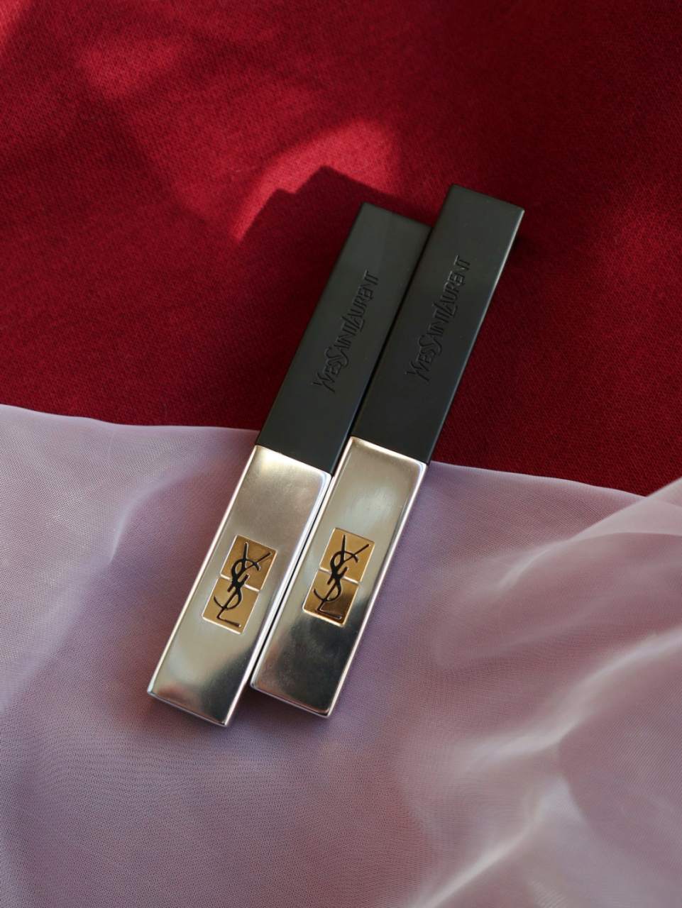 ysl小银条里面两只我最喜欢的色号～ 一个107薄纱酒渍红一个108薄纱