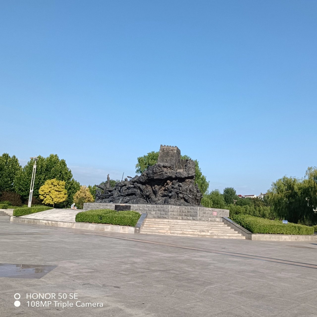山海关脚下的莲花湖公园 它是一处集自然美景和人文景观于一体的旅游
