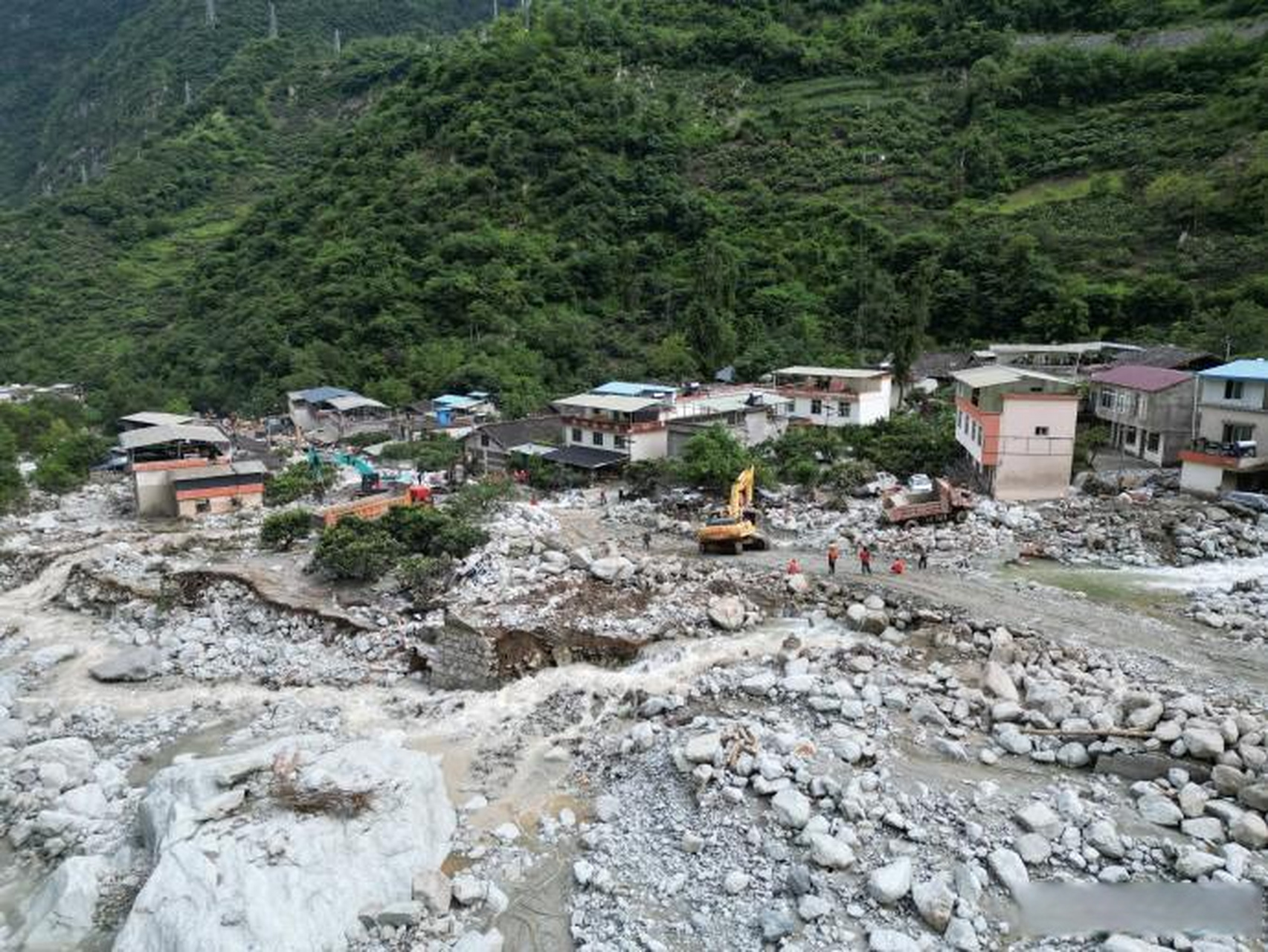 四川甘孜藏族自治州康定市姑咱镇日地村,一场突如其来的特大山洪