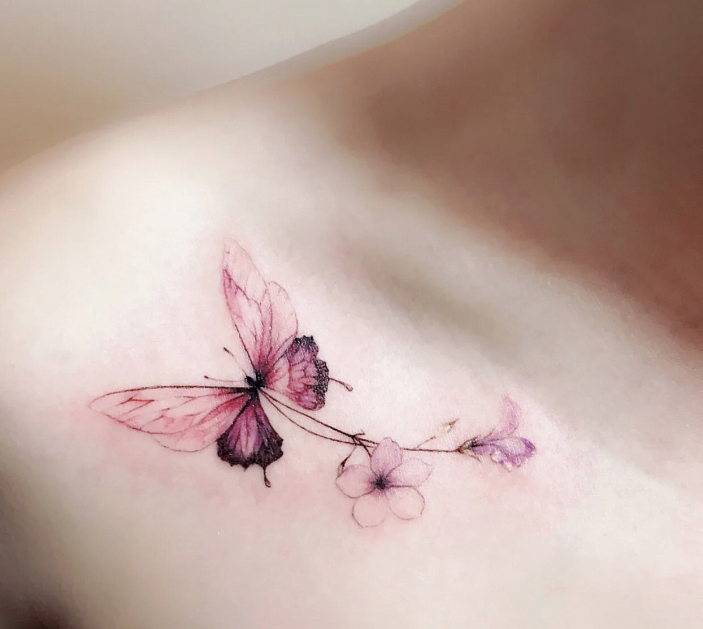 适合锁骨的小清新纹身图案 揭阳恩刺青