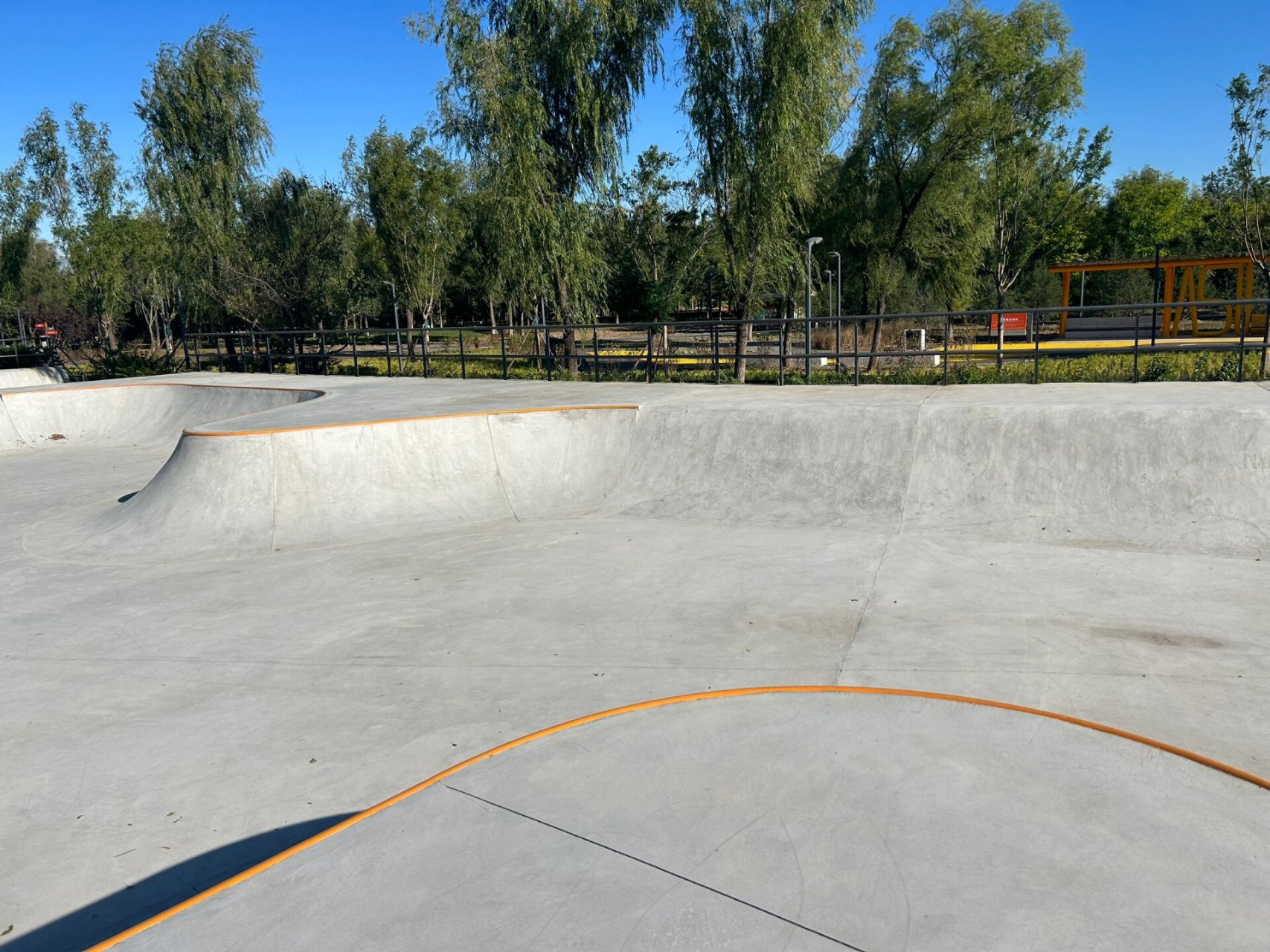 北京最新滑板碗池场地 北京滑板场地越来越多了,下面介绍个免费的