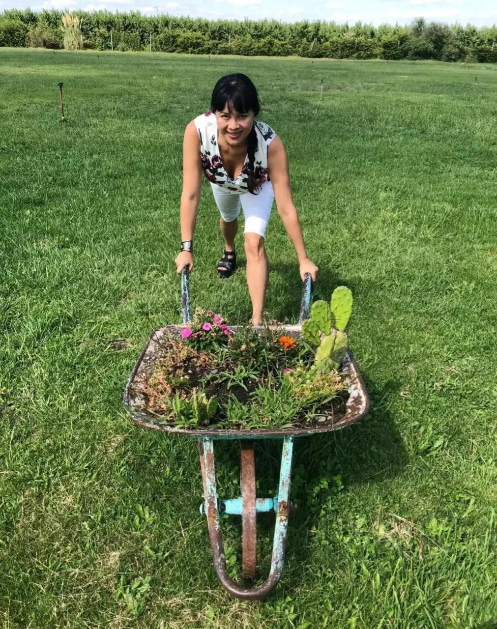 带着儿子远嫁美国的演员石兰基本淡出了大家的视线,长期定居美国的她