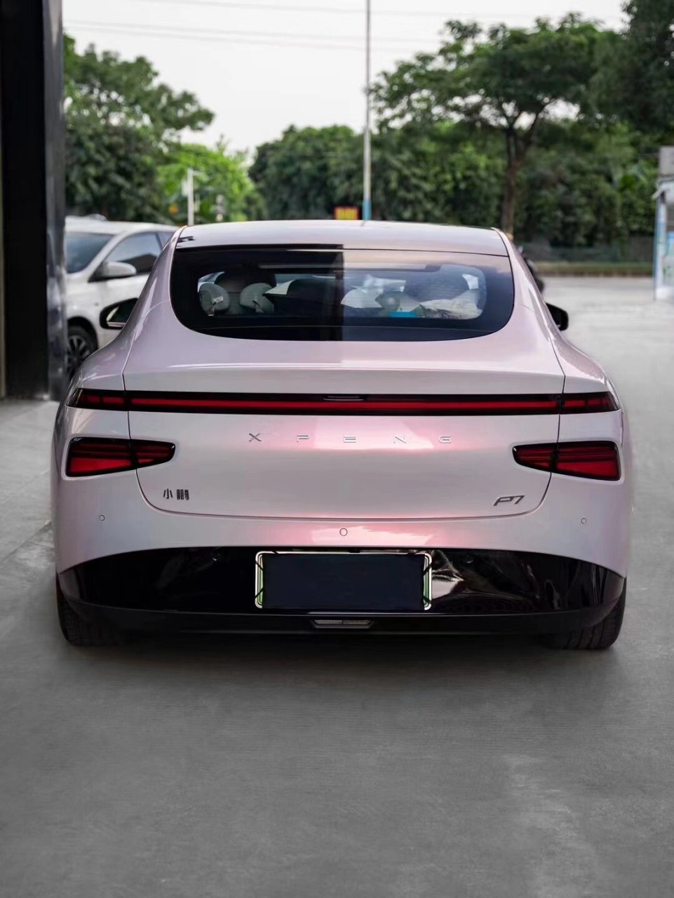 广州汽车改色贴膜#  #案例分享# #小鹏p7# #灵动粉# 粉色控的看过 !!