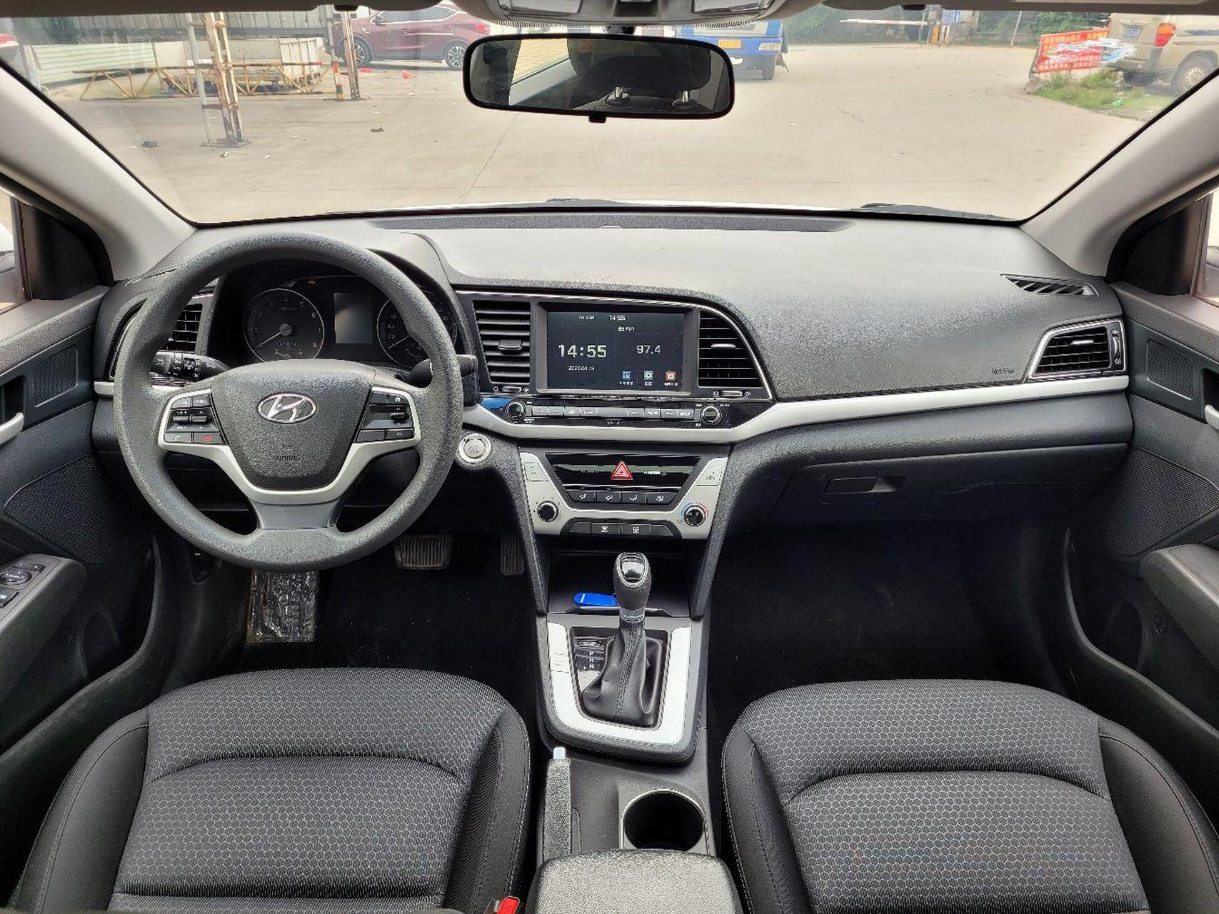 现代领动18款1.6l 自动15周年特别版 18年3月上户 里程数5.