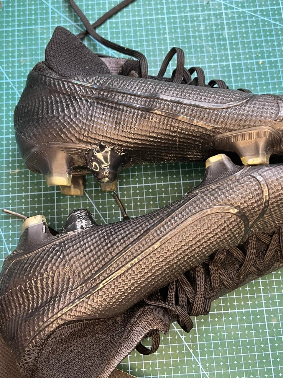 耐克刺客13刀钉足球鞋断钉修复