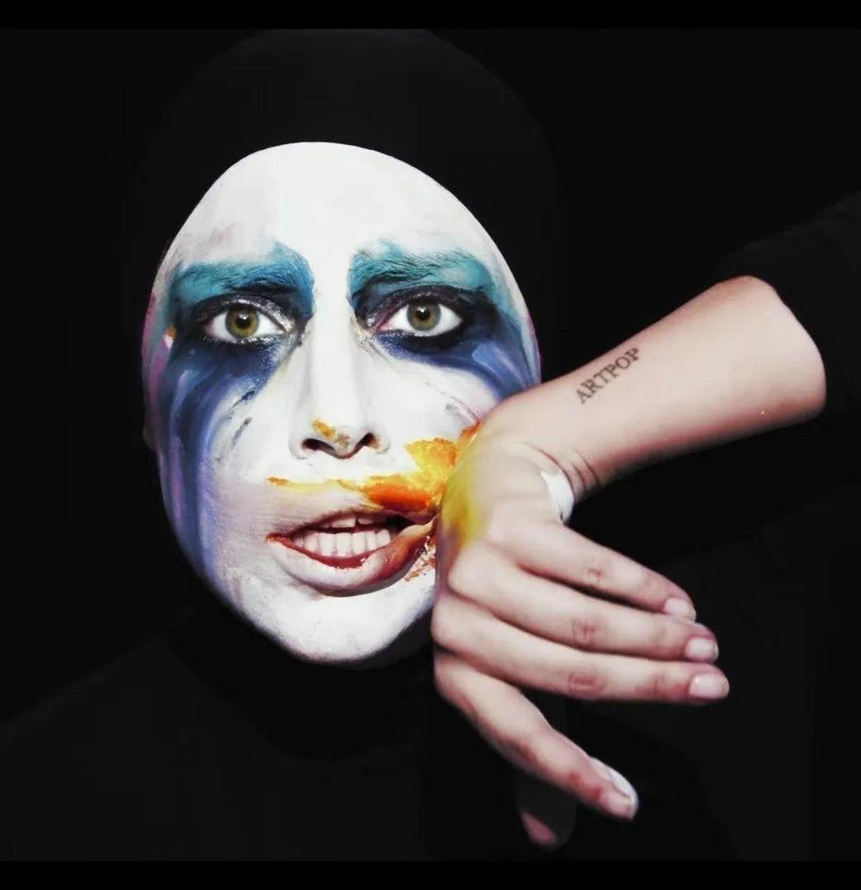 刘雯有点像 lady gaga!