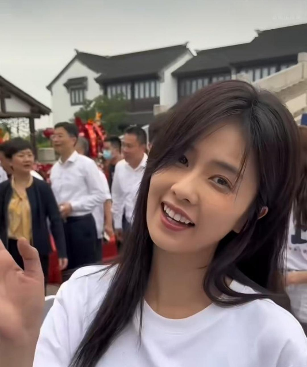 白鹿《北上》开机状态,这是一夜没睡吗?