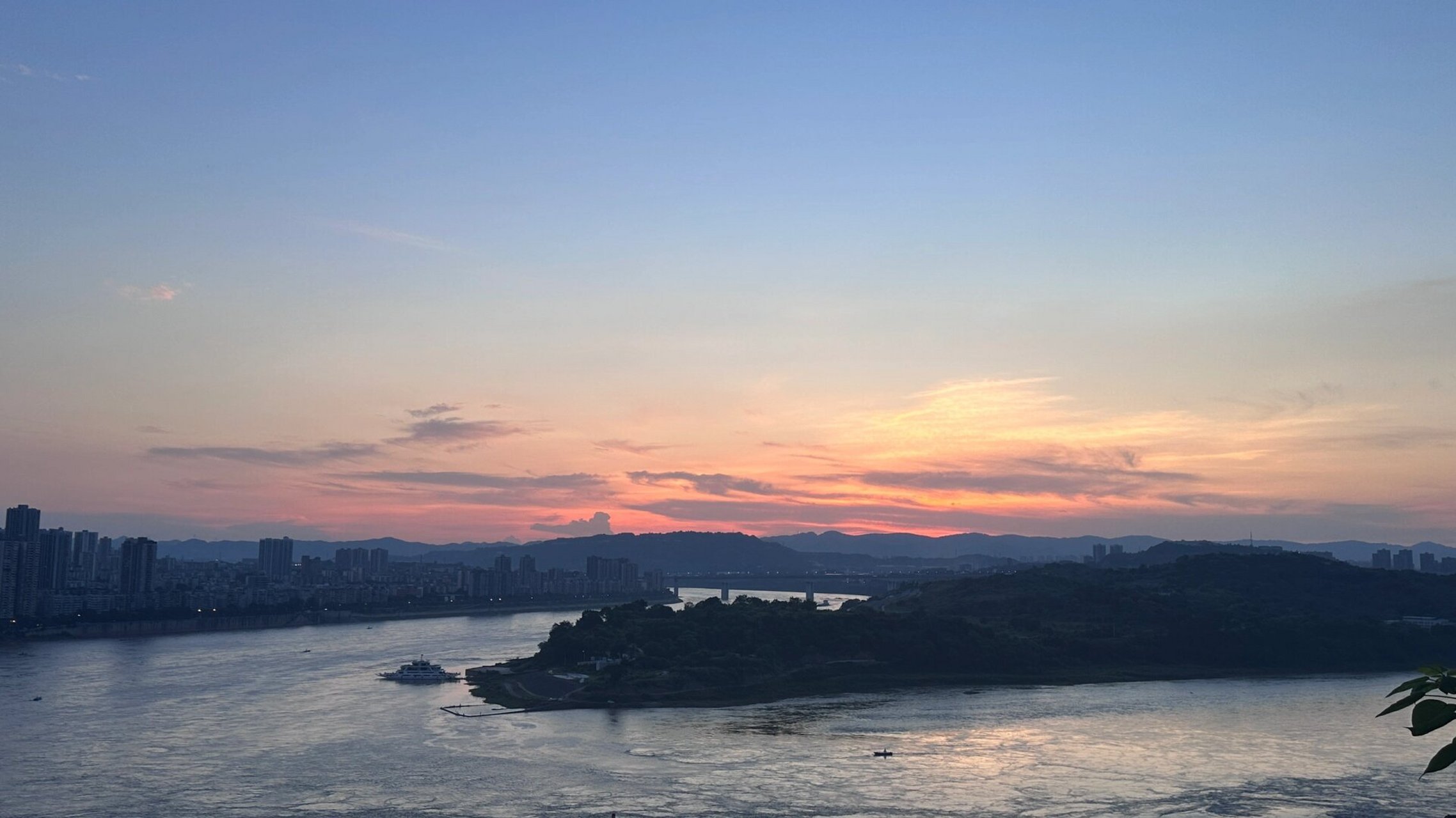 重庆市巴南区龙洲湾公园绝美景色 #可以和你交换晚霞吗