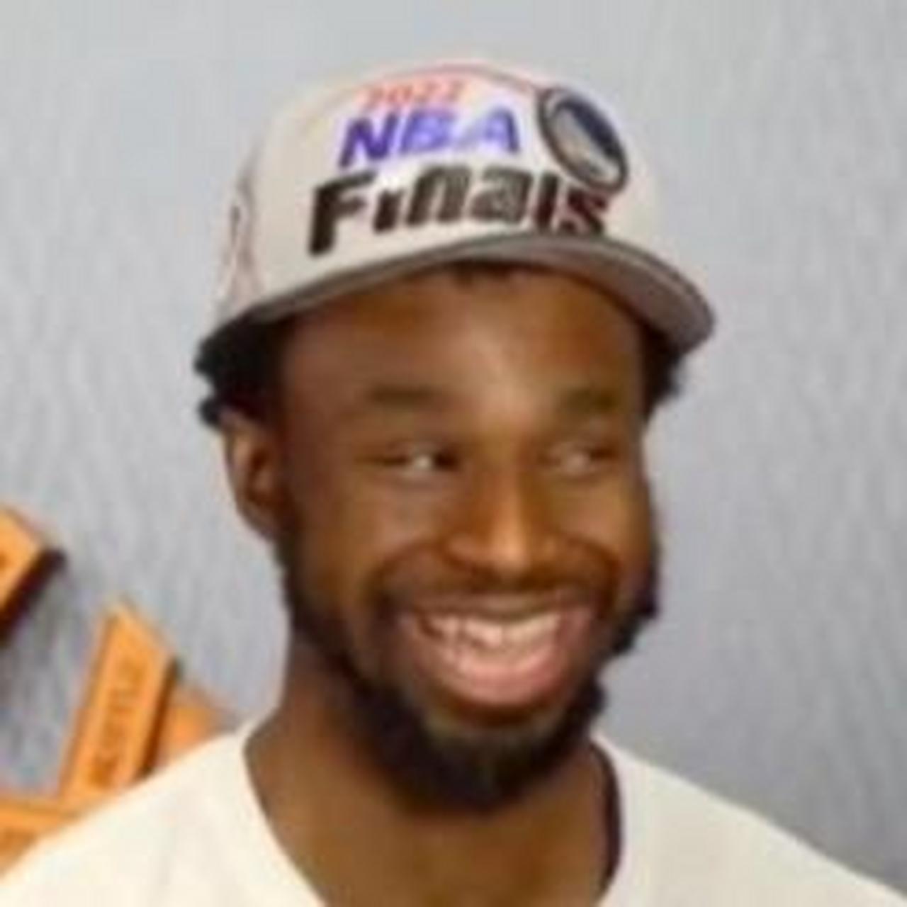 维金斯:下赛季要是夺冠,给你们整一个一样的表情包!