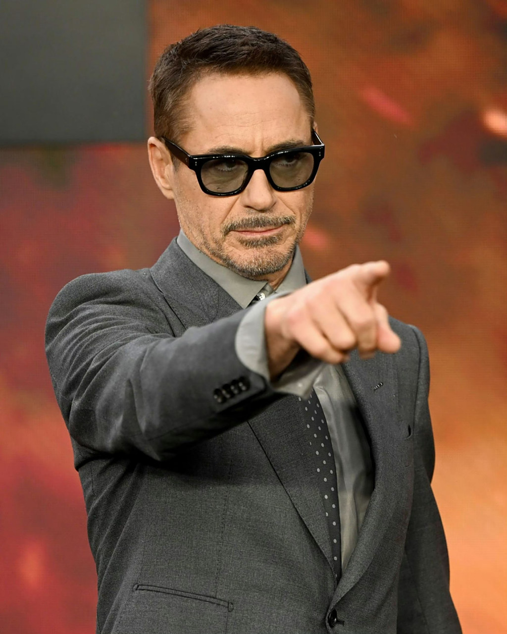 小罗伯特唐尼亮相#奥本海默#英国首映礼,帅气依旧.