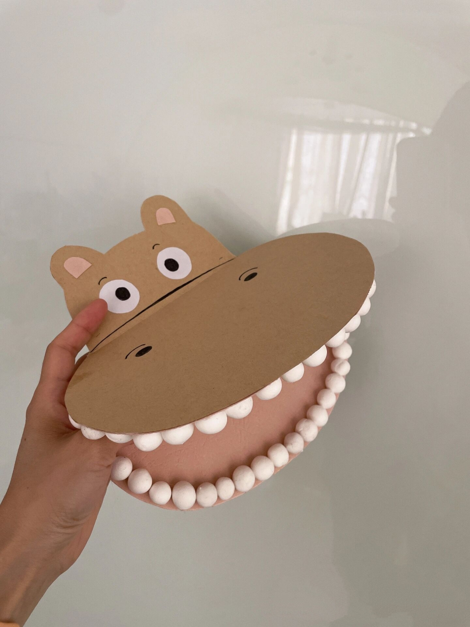 河马的牙齿07 亲子手工 手工——河马的牙齿 制作材料:粉色卡纸