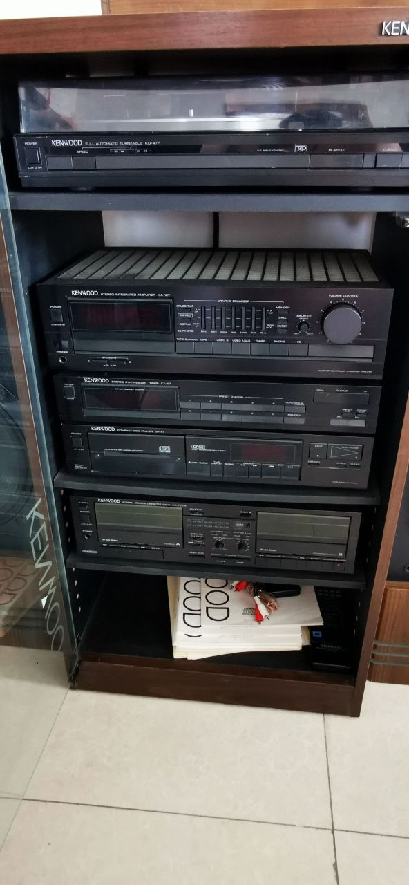 建伍落地组合音响设备一套.