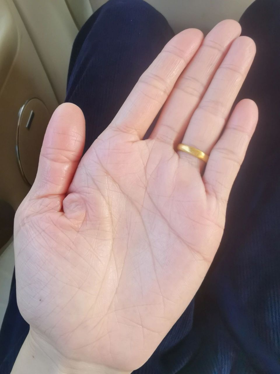 女 双手川字掌纹 我妈也是这样的掌纹,掌纹应该不会是遗传吧身边双川