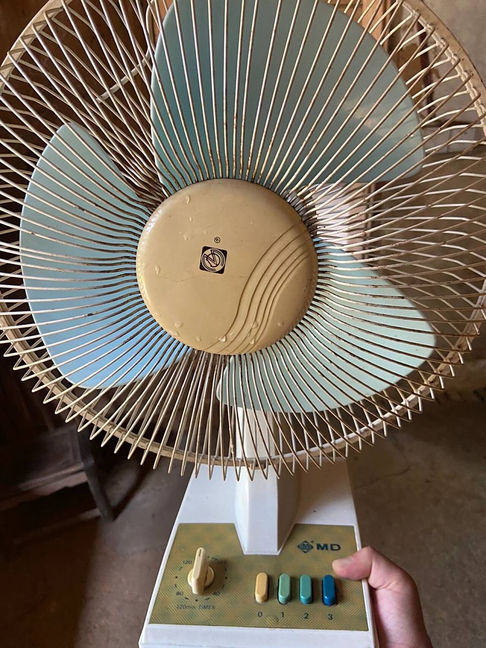 相当于现在600091,那个时候的电器真的耐用98,质量没得说,这风扇