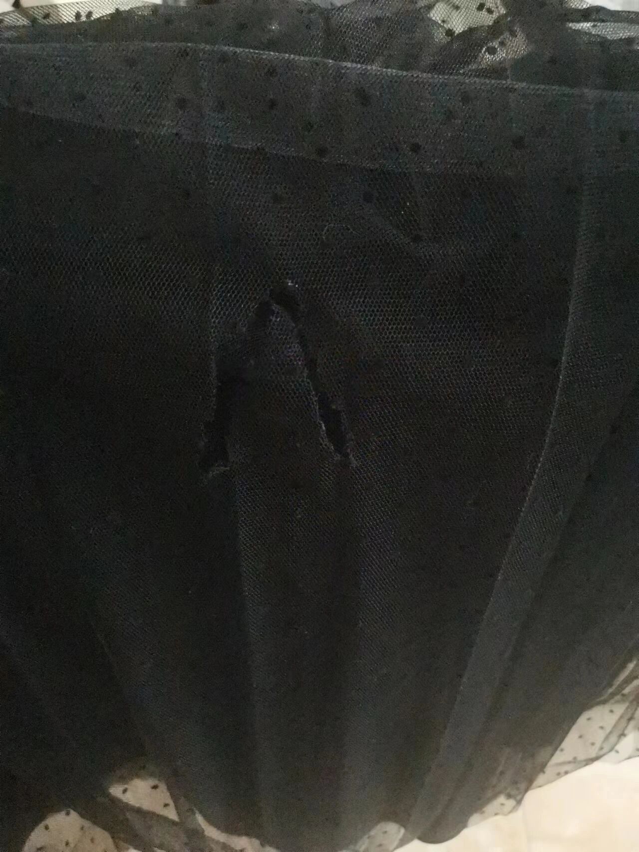 黑色纱裙破洞修复