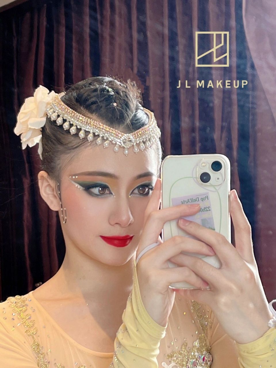 艺考妆容三个舞蹈妆容合集 图三是基本功的妆容 其他两个是剧目妆