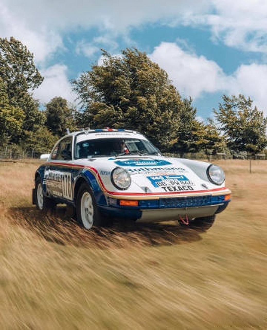 穿越时光的同框 那都是我们的热爱啊~~~  保时捷911 dakar 与1984年