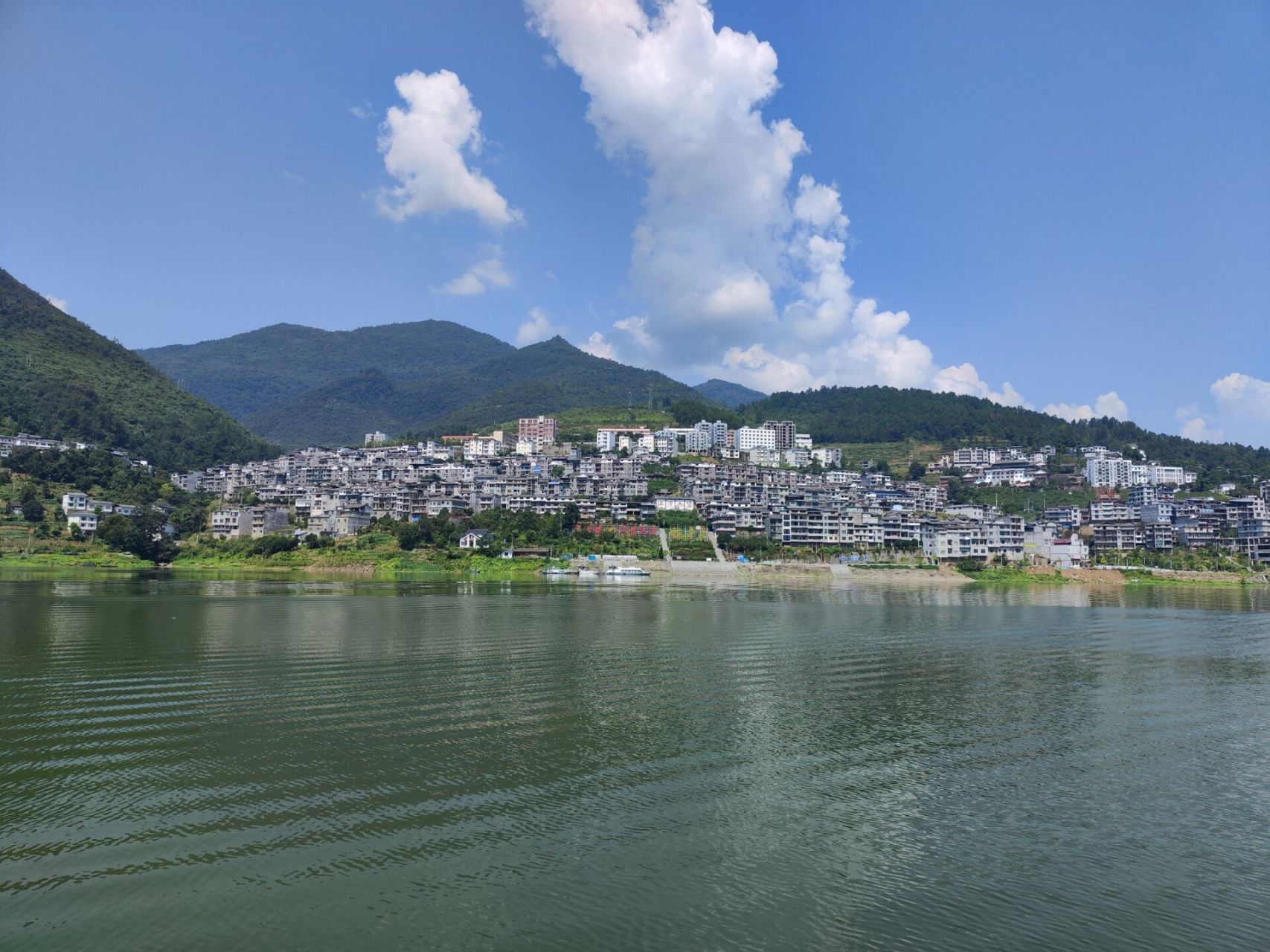 暑假带孩子自驾重庆,一路武隆到彭水,坐船游乌江画廊.风景真的太昧怂