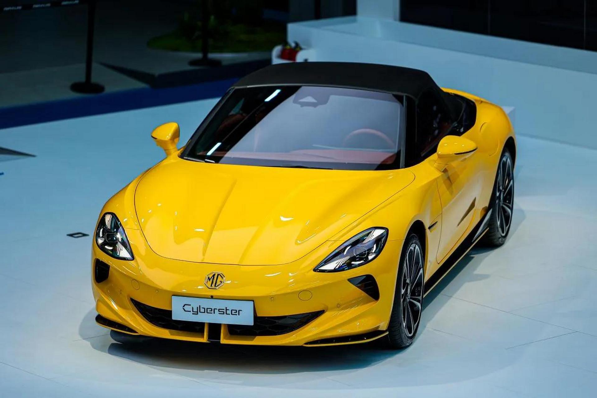 纯电跑车mg cyberster终于来了  现在新能源市场越来