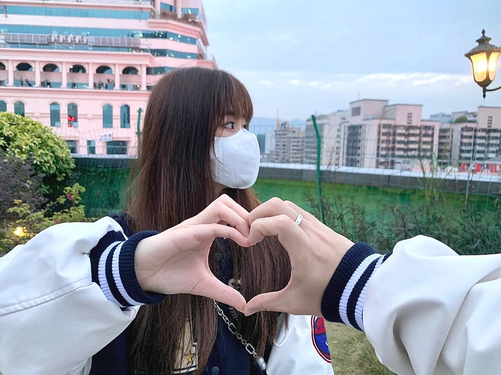 93情侣照片|超甜情侣互拍比心91 和女友这样互拍也太好看了!