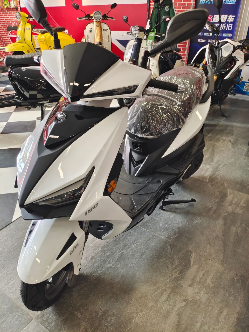 光阳弯道情人150 光阳弯道情人150 4v战斧发动机 陶瓷汽缸,前后abs 无