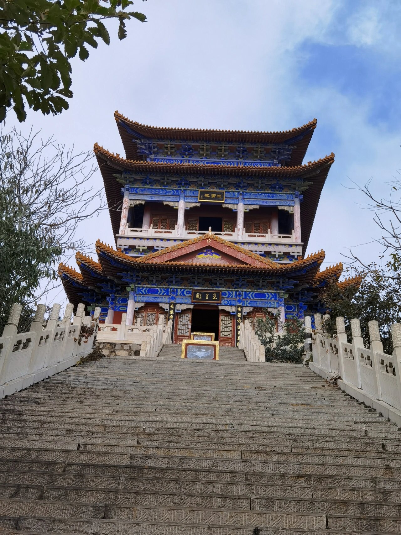 天桂山风景区 天桂山素有"北方桂林"之称,位于平山县,主峰海拔1270米
