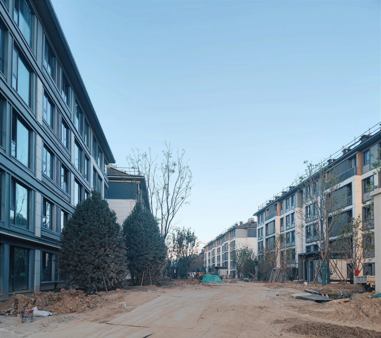 幸福里润园 外立面基本上完事儿了,园林和内部装修了.