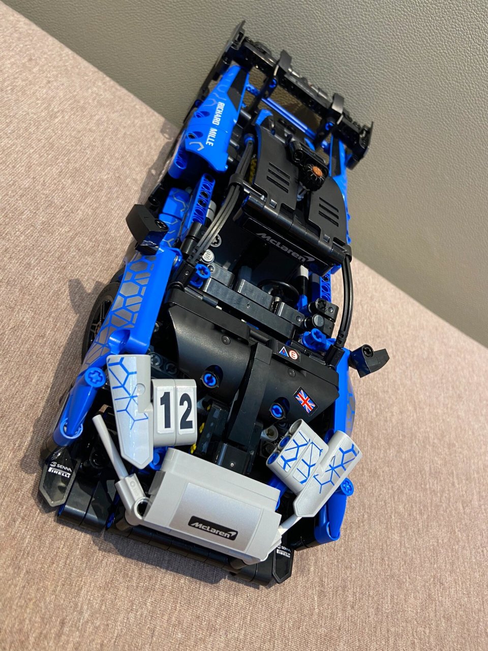 lego42123迈凯伦塞纳gtr 830颗装 2个人4个小时的成果 爱上这种沉浸式