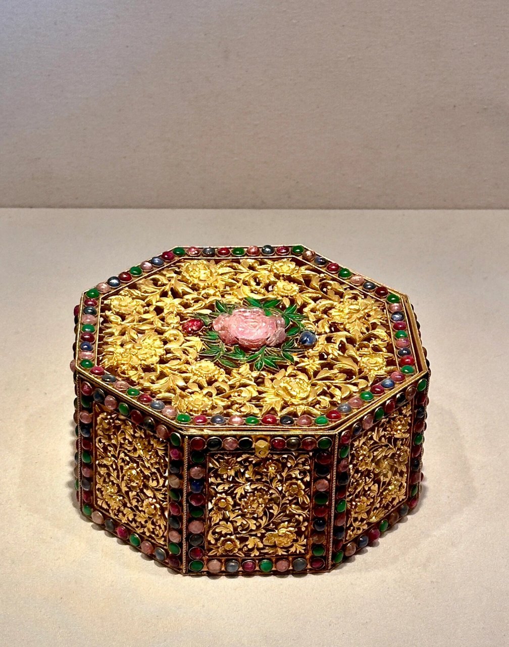 《珍宝馆》故宫博物院 《珍宝馆》故宫博物院 ,看到故宫宝物越来越少