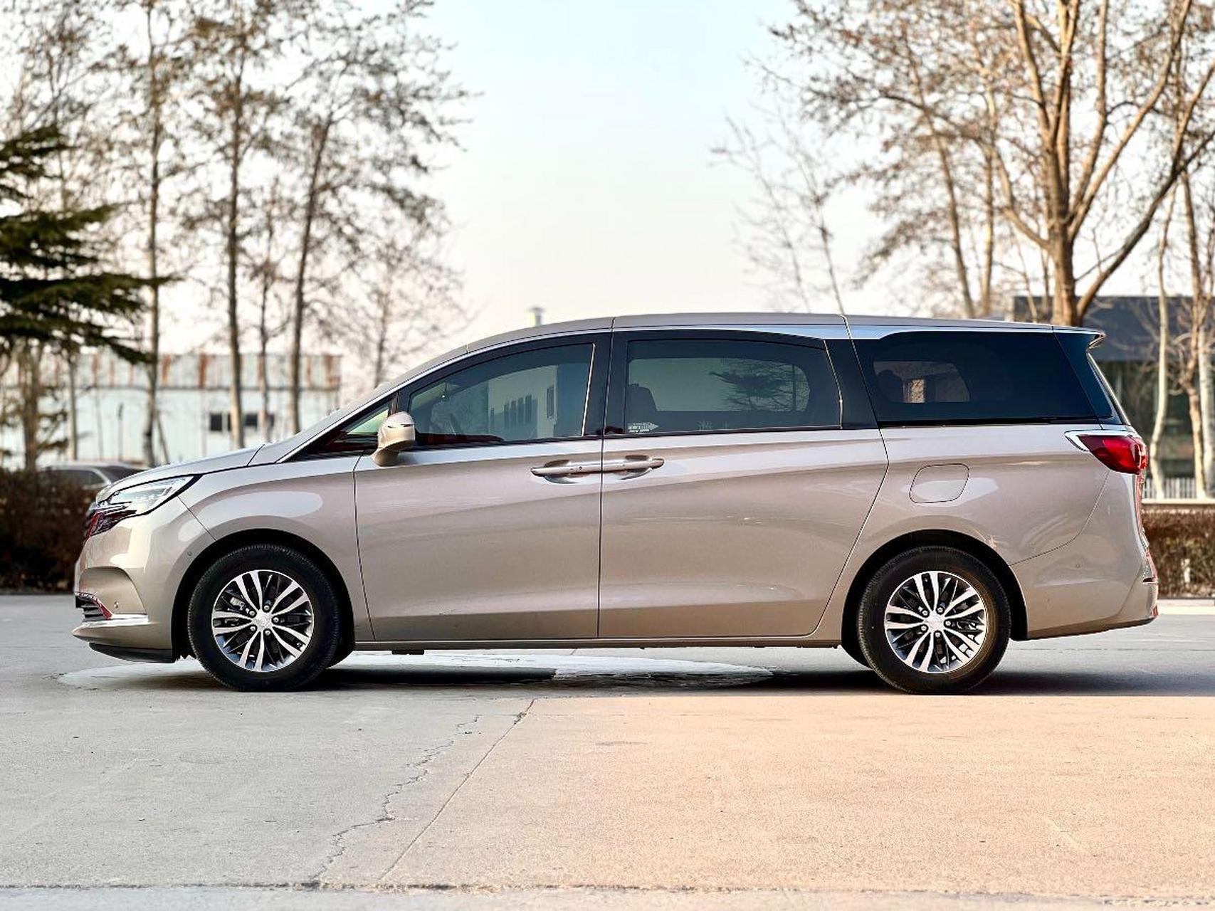 别克gl8 2022款es陆尊 653t  2022年8月16日上牌行驶1.