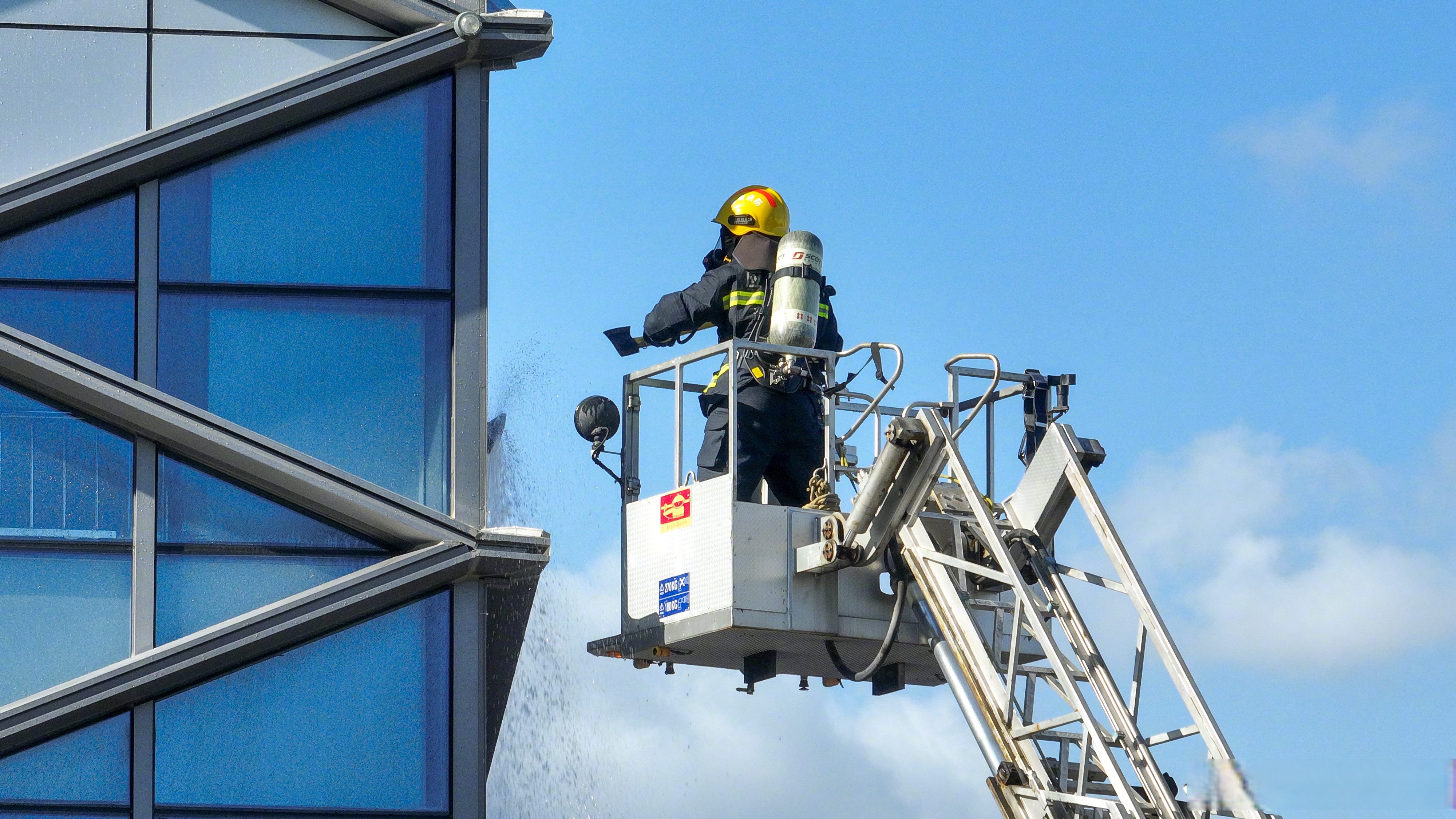 一张图说说你眼中的消防员