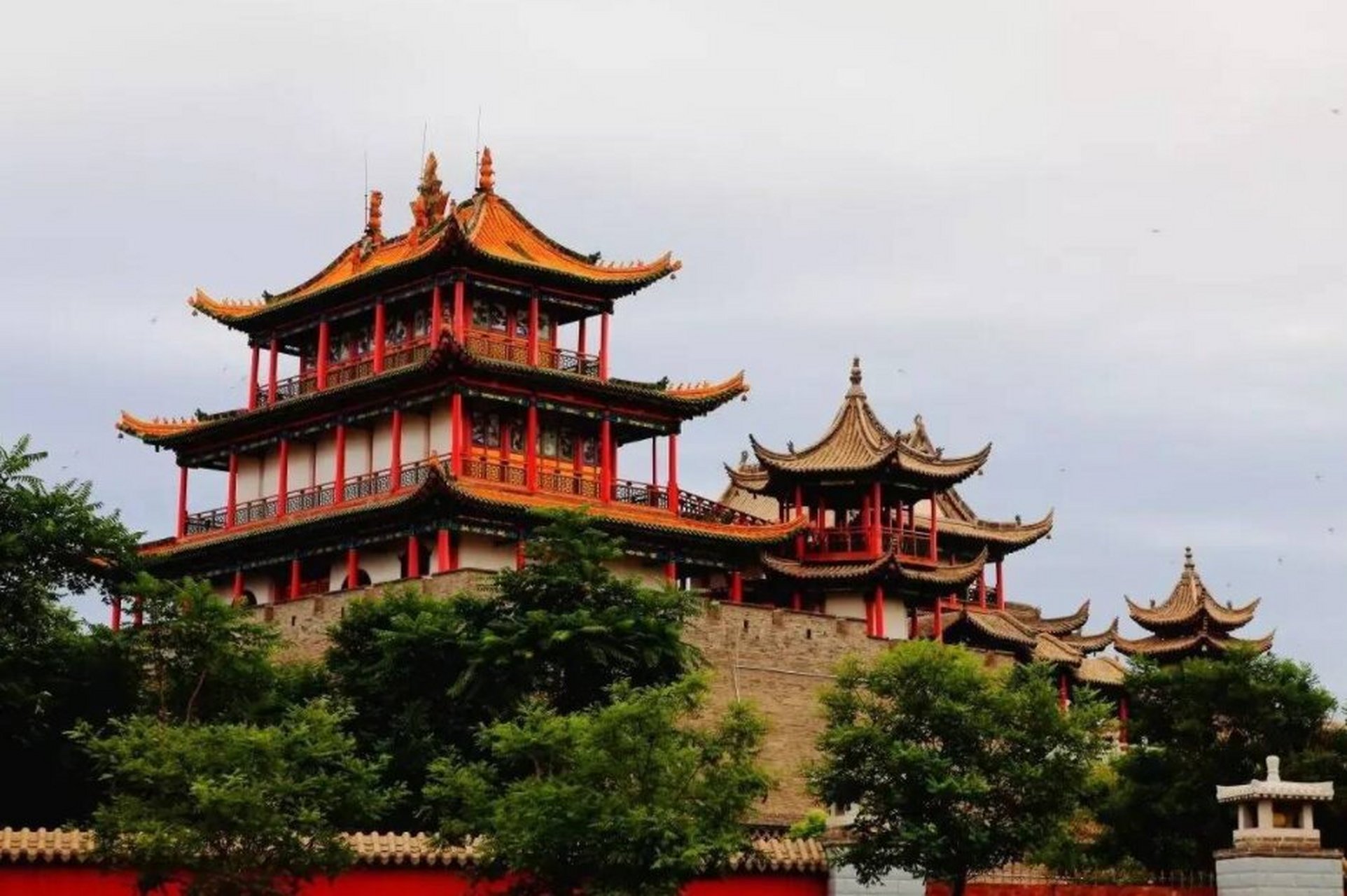 97 99 地点:平罗玉皇阁 92 拍照胜地:古色古香的建筑,绝对是你