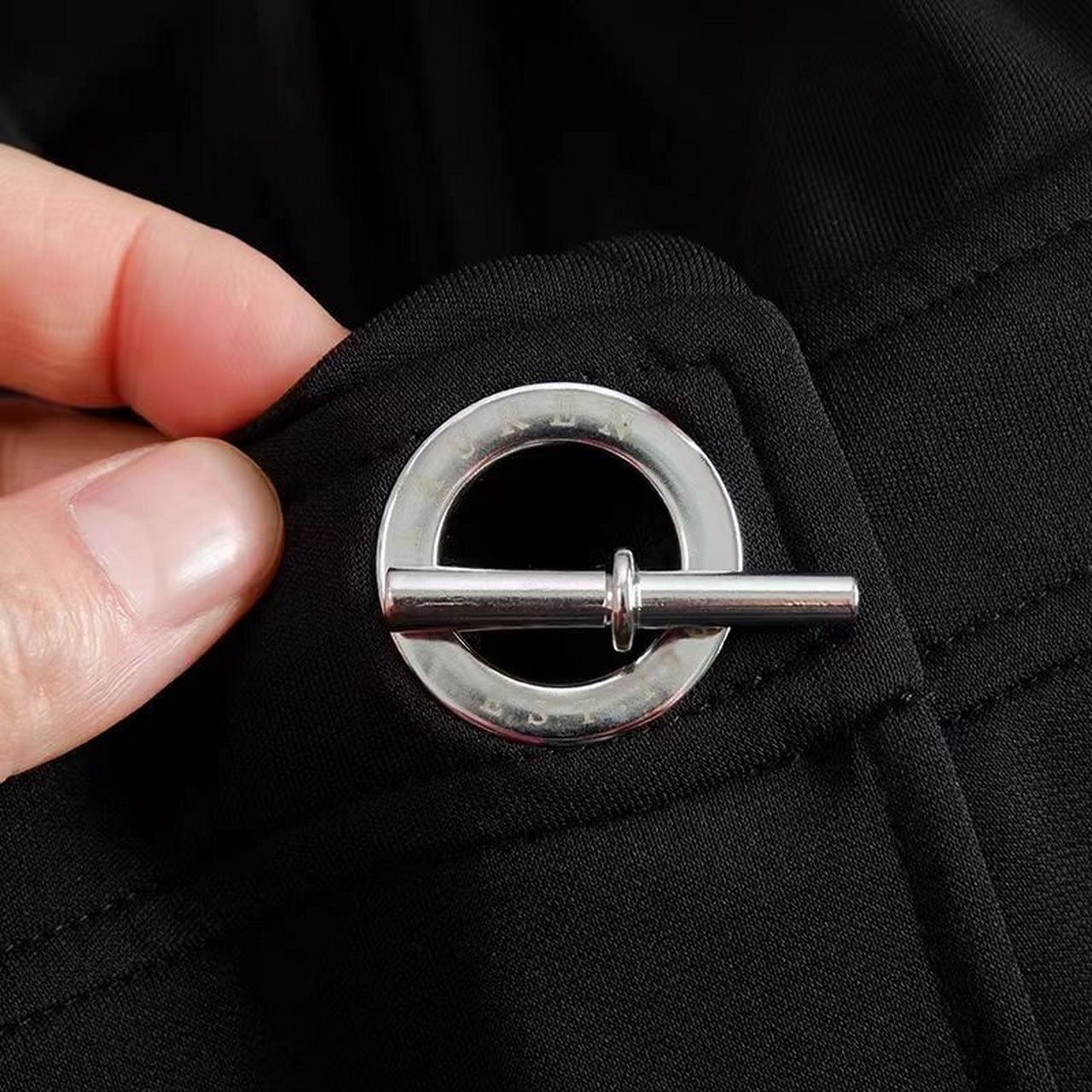 拉夫劳伦黑标系列 是高端时装的黑标系列,旗舰店在售款.