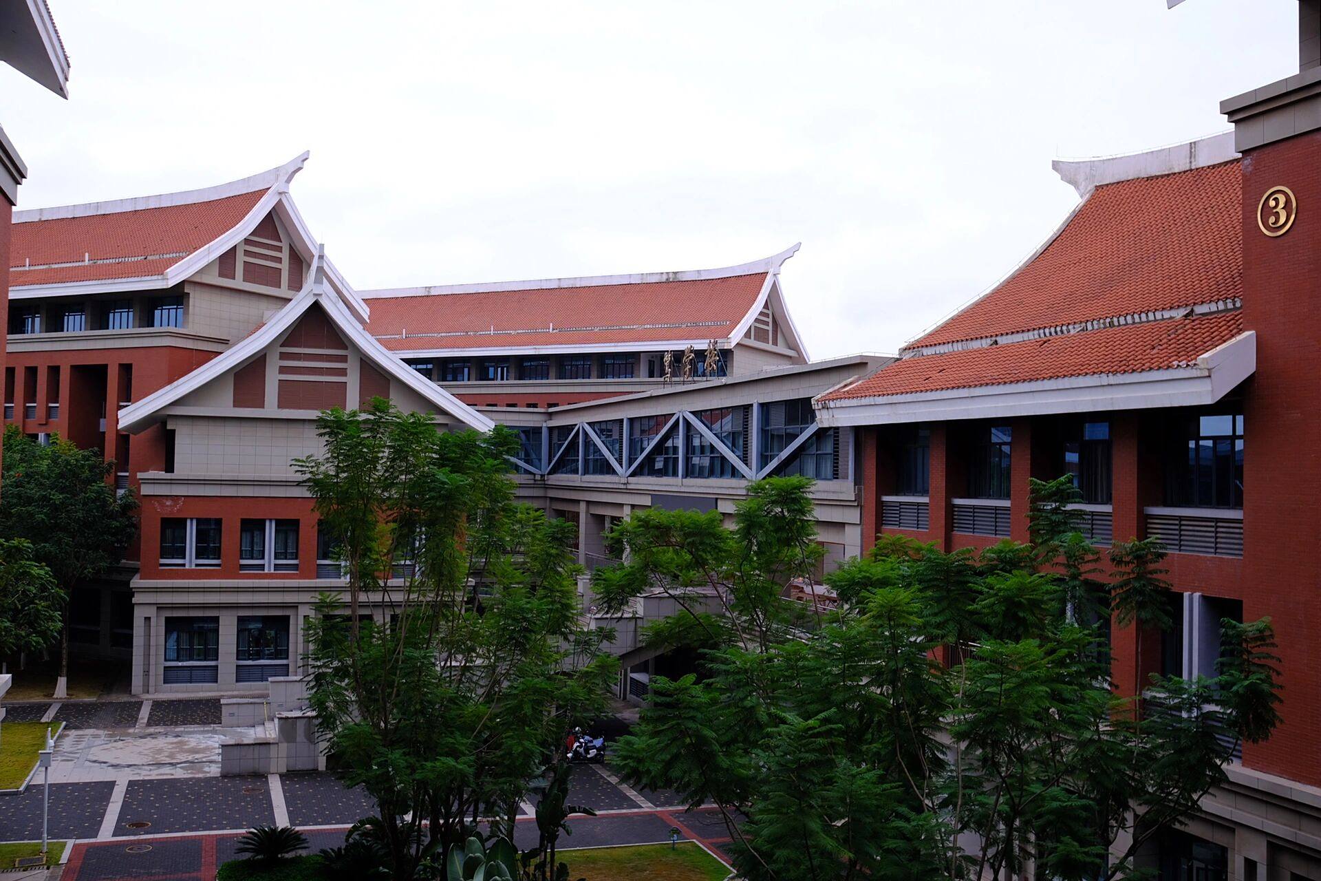 厦门医学院 监考篇这个班女生25男生6.