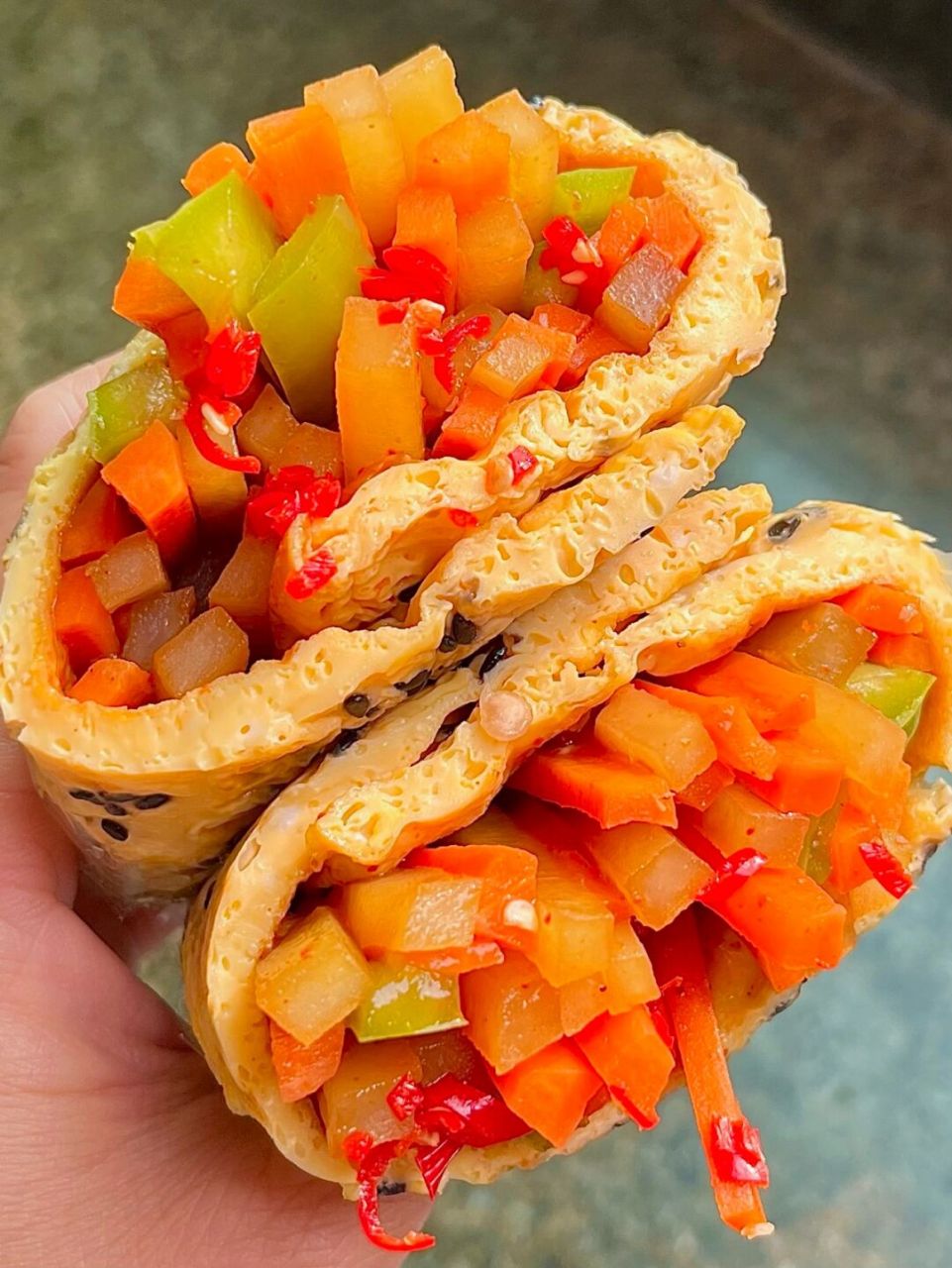 土豆丝鸡蛋卷!真的好好吃!减肥的姐妹吃一个就够了!