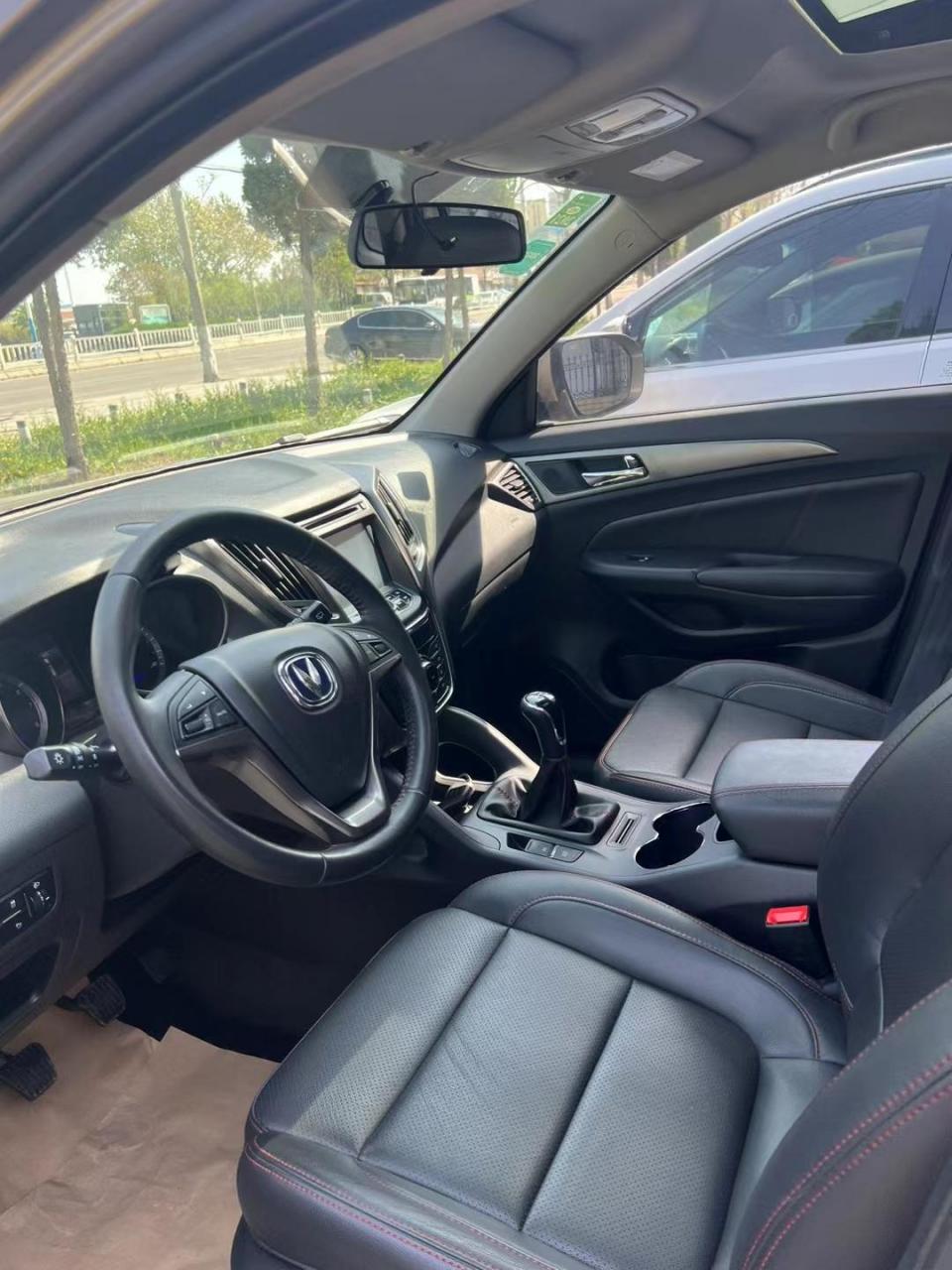 长安cs75手动挡2.0高配带天窗