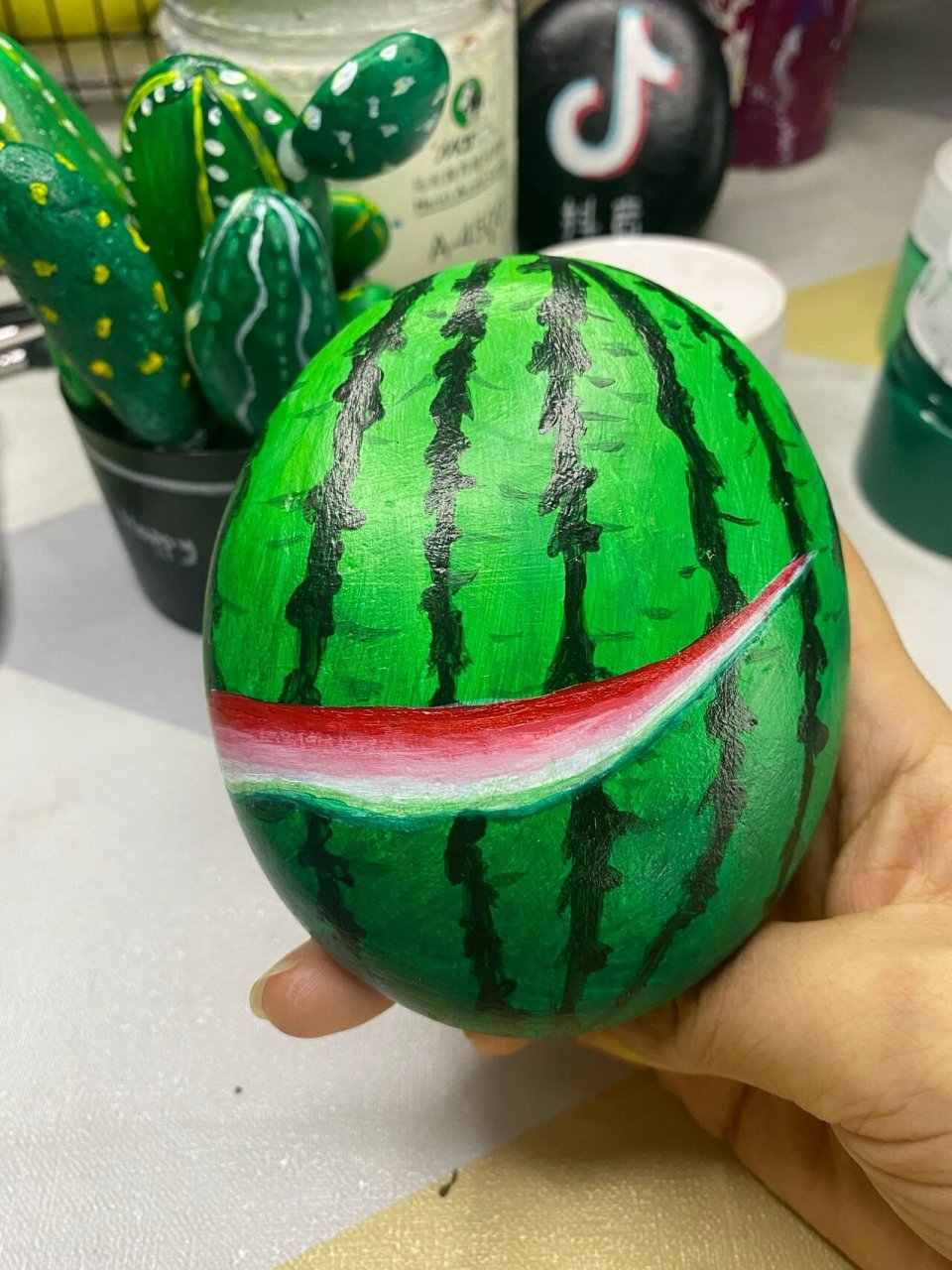 手绘丙烯石头画西瓜91