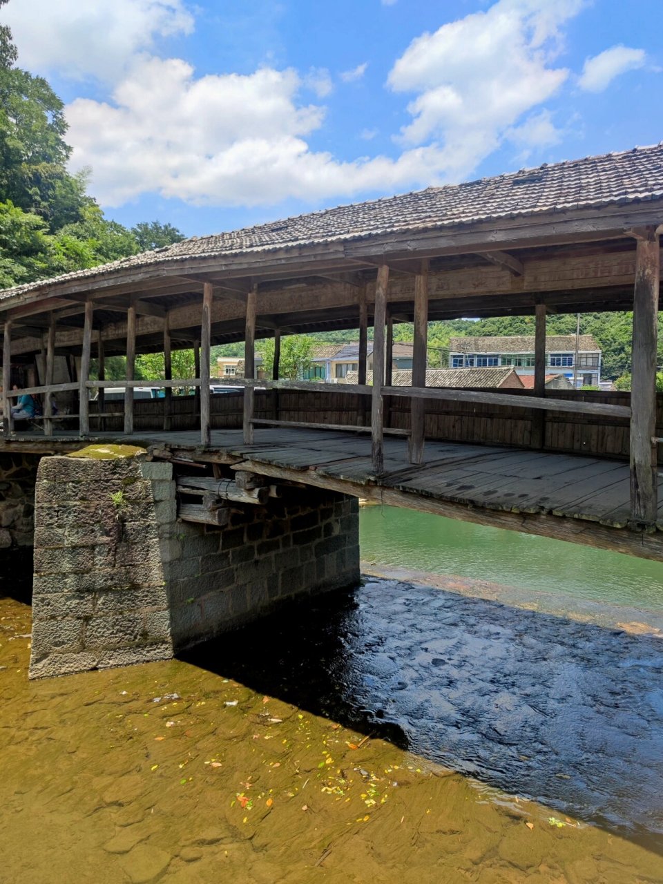青云古村一棠云艺术谷 宁波市奉化区萧王庙街道有条美丽的溪流,名叫