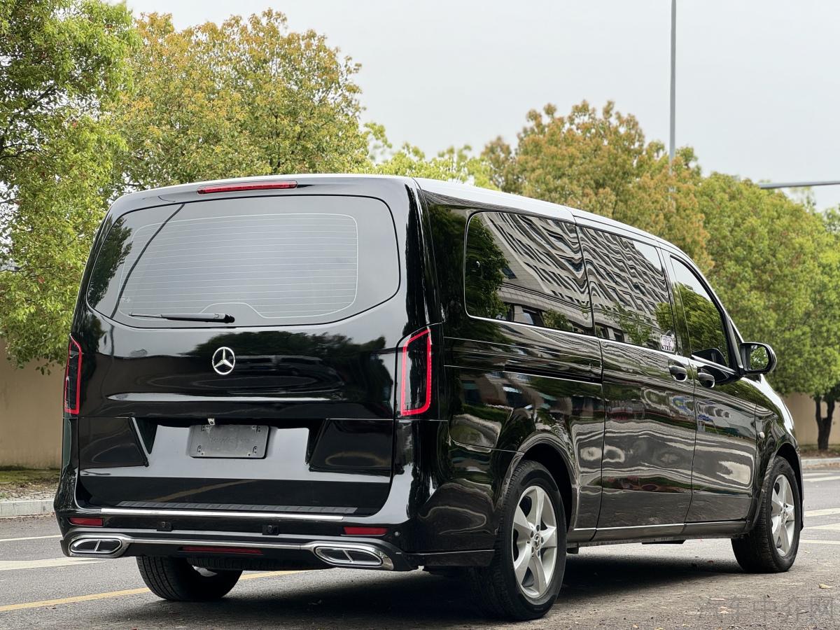 今日到店19年5月上牌奔驰威霆7坐商务车 原版无事故 公里4