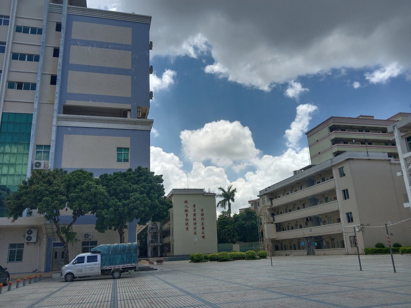 湛江农垦实验中学 有没有新高一的小同学啊,有什么问题可以在这里问噢