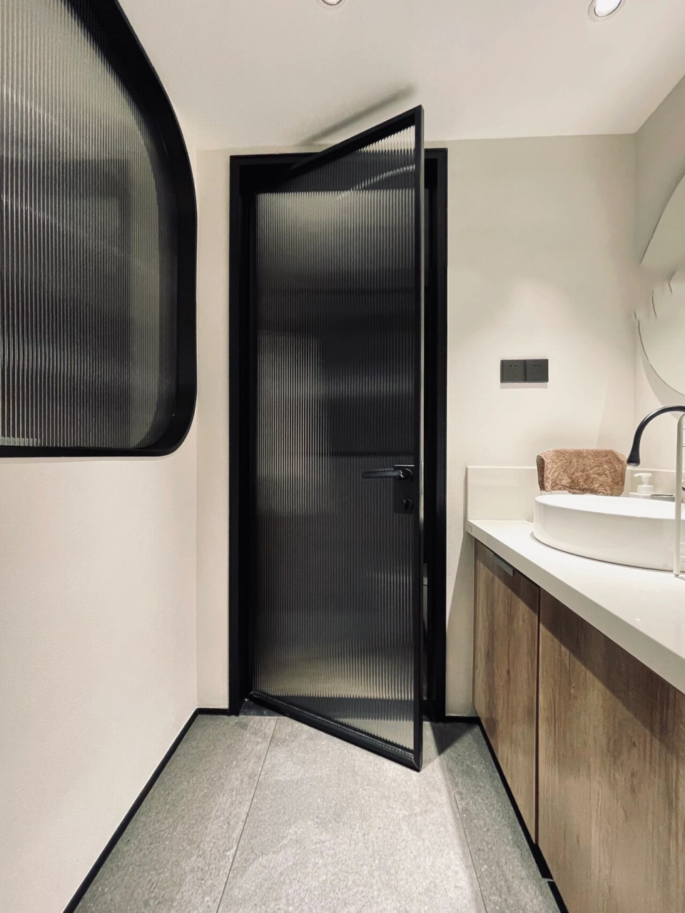 适合做厕所门的玻璃门合集06透光不透人～ 一些很哇塞的的玻璃极简