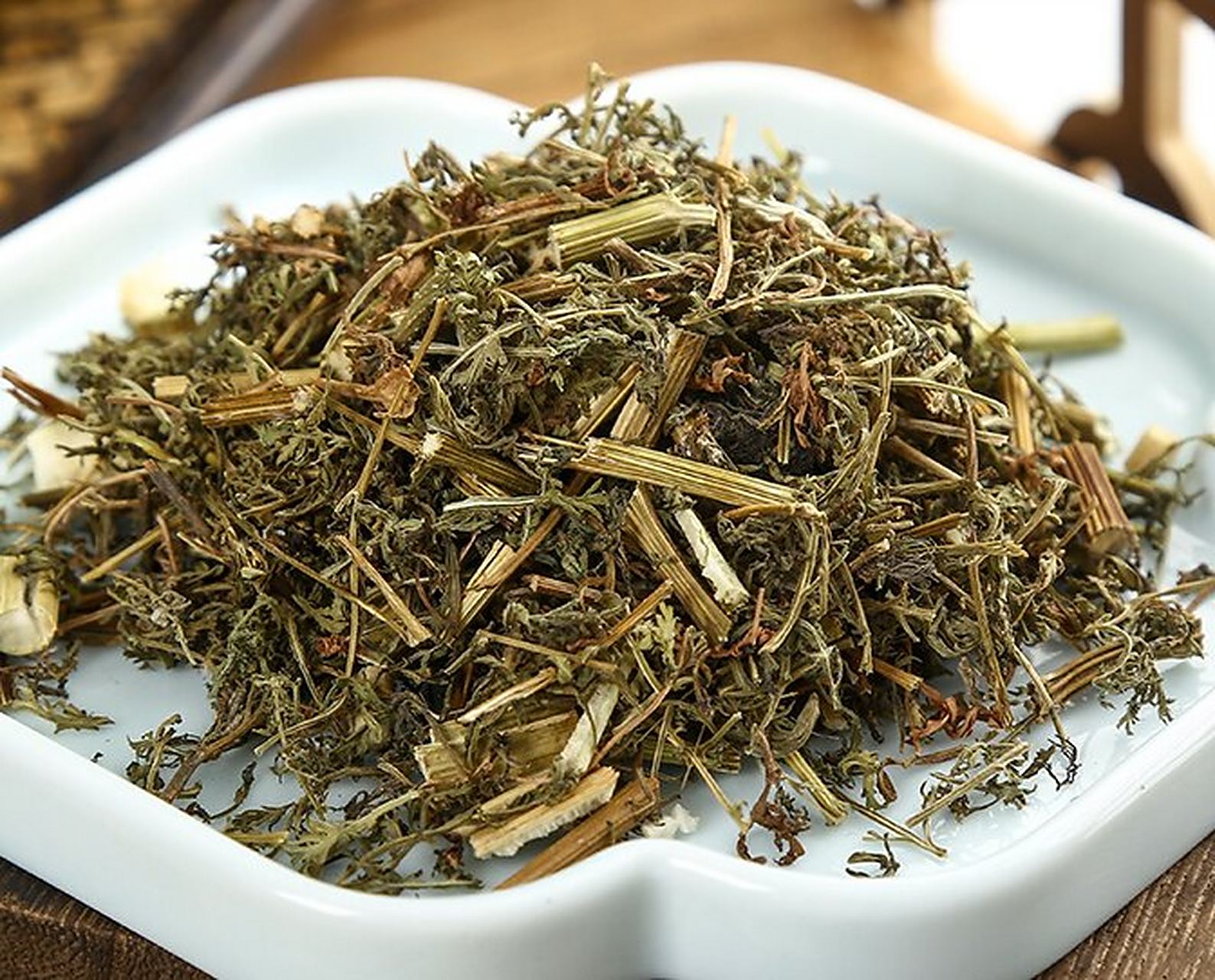 酉阳青蒿又名香蒿,苦蒿,蒿枝,为菊科黄花蒿属,植物黄花蒿的全草,含近