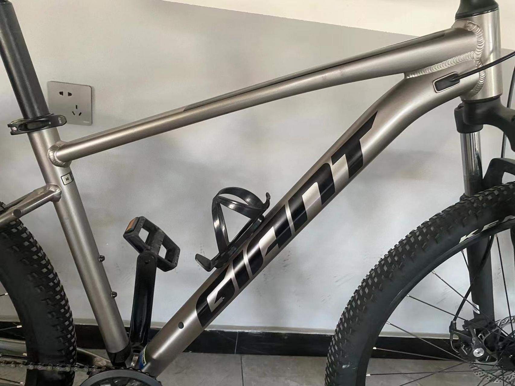 捷安特新款塔龙29 /4,车架m码,单盘8速,轮组29,彦豪碟刹.1800