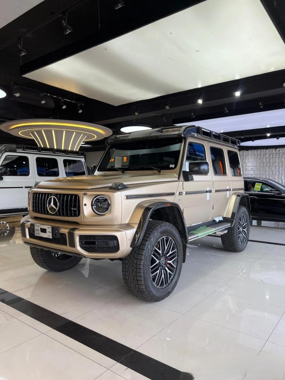 23款奔驰g63 4x4实力悍将 磨砂金 500万裸车价