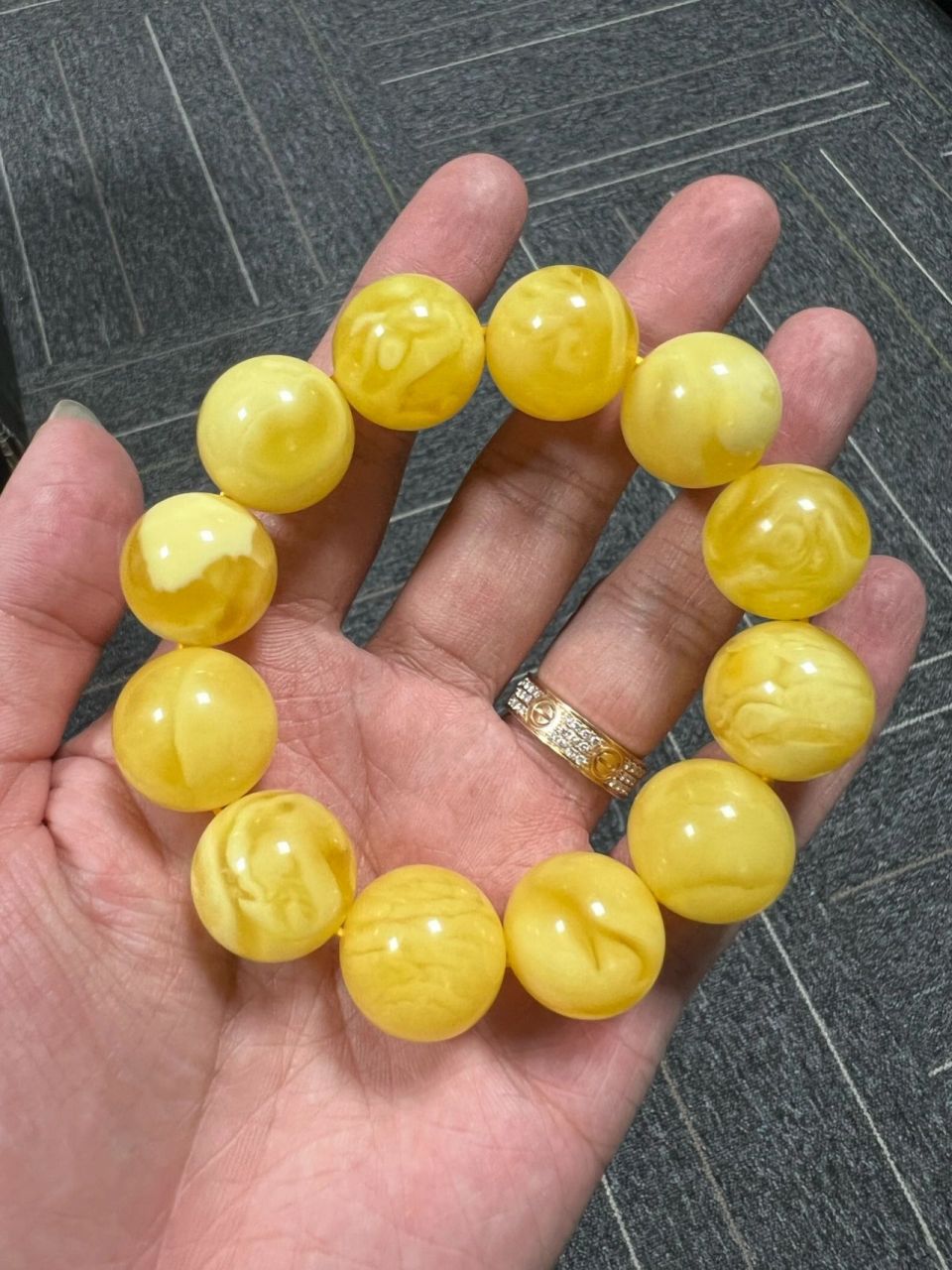 1蜜蜡手串(黄vs白)你更喜欢哪一串?